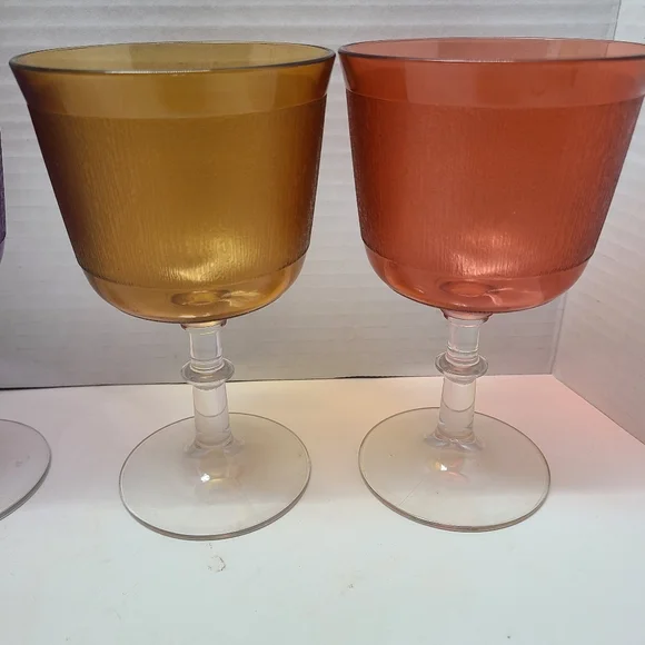 Set of 7 Vintage Plastic Stemware Goblet Cups Party Retro - Picture 5 of 7